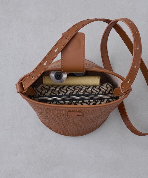 【美品】IACUCCI  イアクッチ テア S ショルダーバッグ イアクッチ」大人のための4つの名品バッグ ブランドが誇るイアクッチ