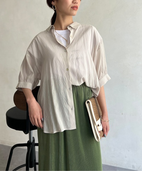 Chez toi(シェトワ)の「セミシアーBACKギャザーシャツ(シャツ/ブラウス・レディース・ネイビー/ゴールド/アイボリー/ブラック・FREE)」の8枚目の写真