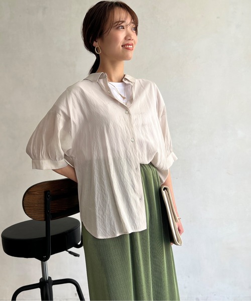 Chez toi(シェトワ)の「セミシアーBACKギャザーシャツ(シャツ/ブラウス・レディース・ネイビー/ゴールド/アイボリー/ブラック・FREE)」の10枚目の写真