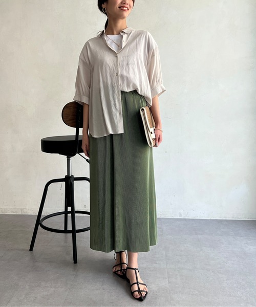 Chez toi(シェトワ)の「セミシアーBACKギャザーシャツ(シャツ/ブラウス・レディース・ネイビー/ゴールド/アイボリー/ブラック・FREE)」の15枚目の写真
