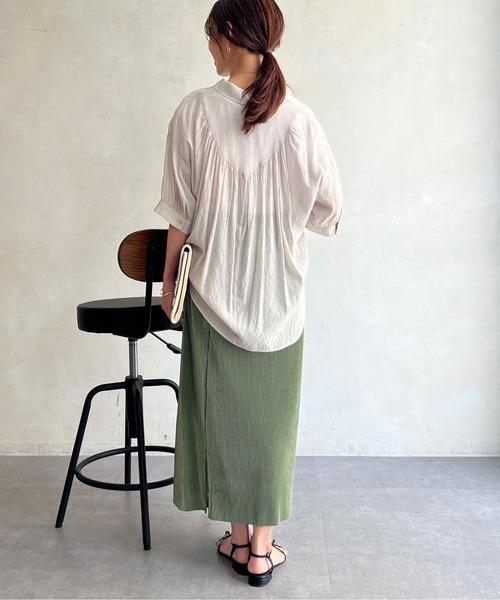 Chez toi(シェトワ)の「セミシアーBACKギャザーシャツ(シャツ/ブラウス・レディース・ネイビー/ゴールド/アイボリー/ブラック・FREE)」の16枚目の写真