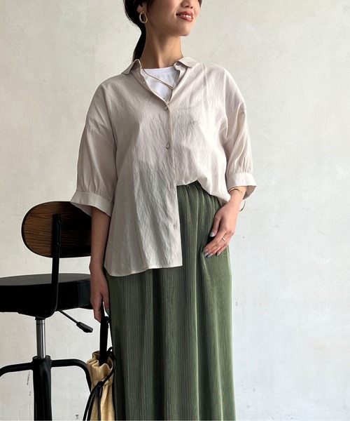 Chez toi(シェトワ)の「セミシアーBACKギャザーシャツ(シャツ/ブラウス・レディース・ネイビー/ゴールド/アイボリー/ブラック・FREE)」の17枚目の写真