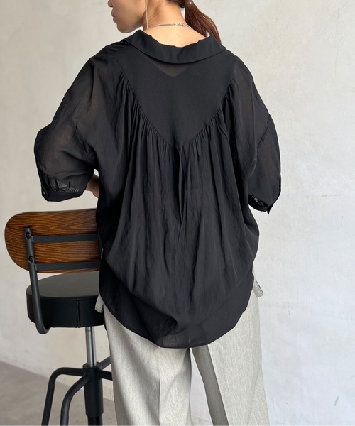 Chez toi(シェトワ)の「セミシアーBACKギャザーシャツ(シャツ/ブラウス・レディース・ネイビー/ゴールド/アイボリー/ブラック・FREE)」の18枚目の写真