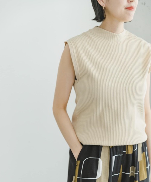 ITEMS URBANRESEARCH(アイテムズ アーバンリサーチ)の「リブハイネックノースリニット(ニット/セーター・レディース・チャコールグレー/オフホワイト/ブラウン/グリーン・FREE)」の2枚目の写真