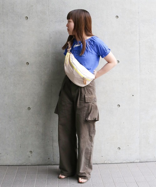 ACCOMMODE（アコモデ）の「ドロストショルダーボディバッグ（ボディバッグ/ウエストポーチ・レディース・ブラック/ライトベージュ/ライトブルー・FREE）」の6枚目の写真