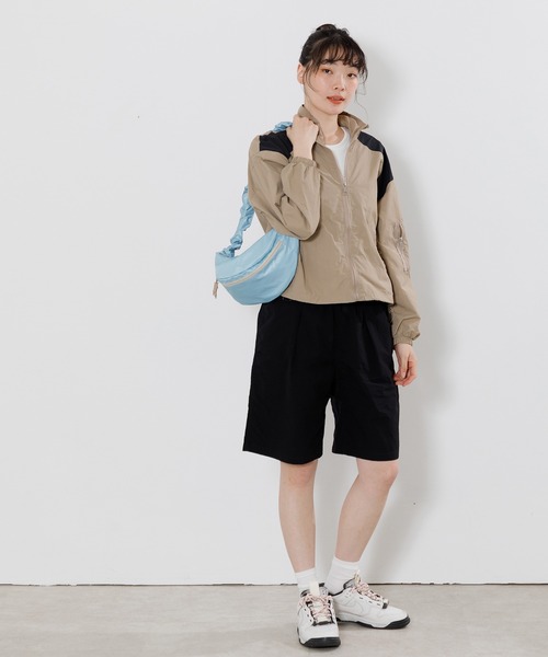 ACCOMMODE（アコモデ）の「ドロストショルダーボディバッグ（ボディバッグ/ウエストポーチ・レディース・ブラック/ライトベージュ/ライトブルー・FREE）」の9枚目の写真