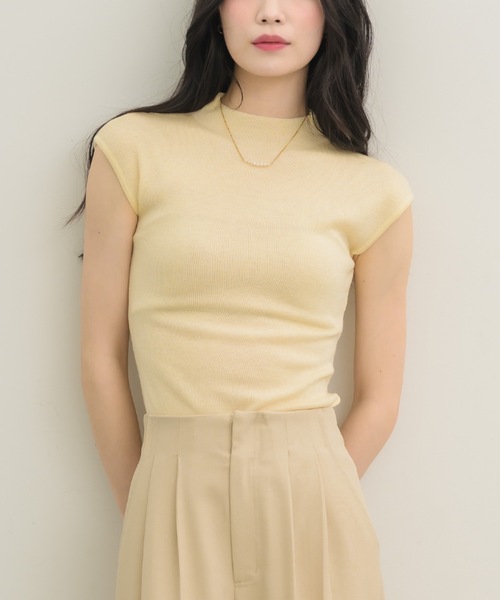 NEUNA（ヌナ）の「モックネックニットトップス（Tシャツ/カットソー・レディース・アイボリー/ブラック/グレー/ブラウン・FREE）」の2枚目の写真