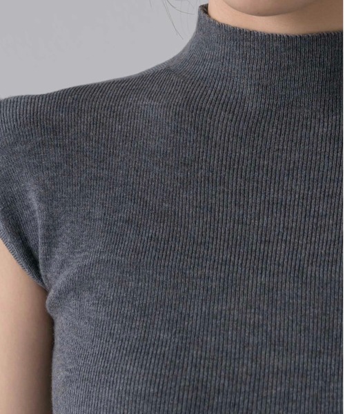 NEUNA（ヌナ）の「モックネックニットトップス（Tシャツ/カットソー・レディース・アイボリー/ブラック/グレー/ブラウン・FREE）」の8枚目の写真