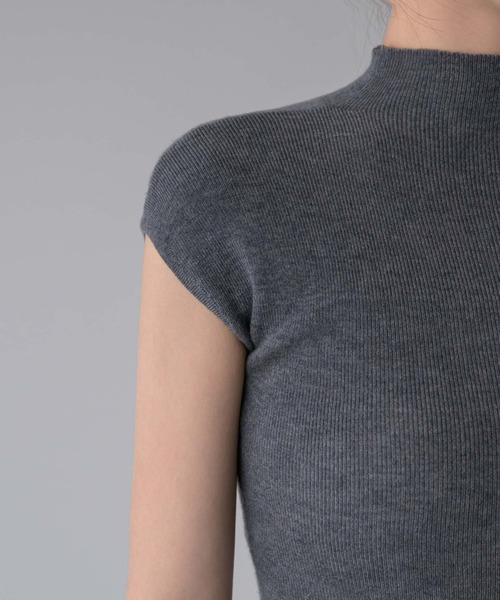 NEUNA（ヌナ）の「モックネックニットトップス（Tシャツ/カットソー・レディース・アイボリー/ブラック/グレー/ブラウン・FREE）」の7枚目の写真