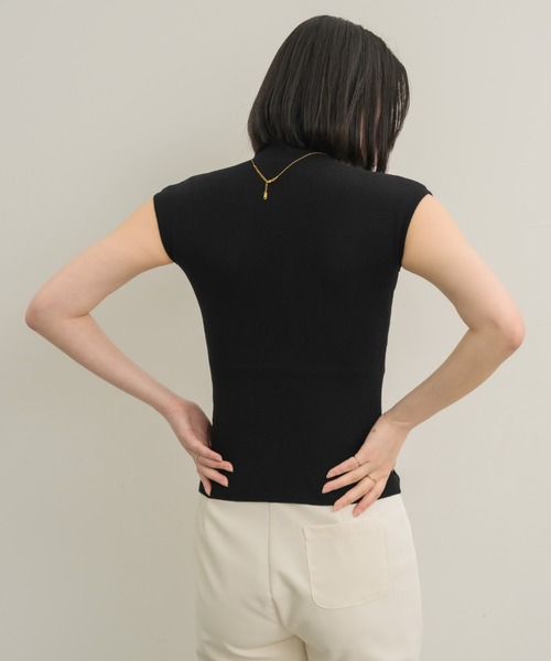 NEUNA（ヌナ）の「モックネックニットトップス（Tシャツ/カットソー・レディース・アイボリー/ブラック/グレー/ブラウン・FREE）」の18枚目の写真