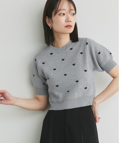 ad thie(アドティエ)の「ハート総柄 パフスリーブニット(ニット/セーター・レディース・アイボリー/杢グレー/ブラック・FREE)」の17枚目の写真