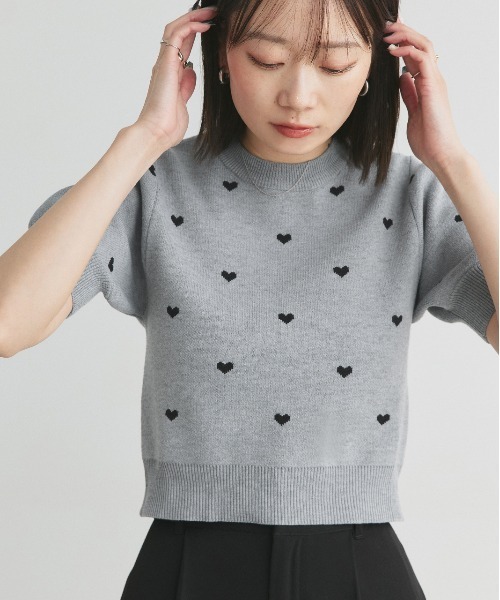 ad thie(アドティエ)の「ハート総柄 パフスリーブニット(ニット/セーター・レディース・アイボリー/杢グレー/ブラック・FREE)」の18枚目の写真