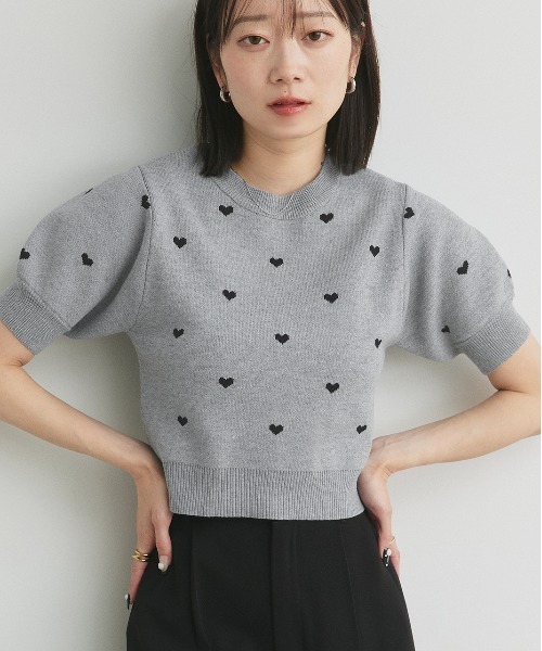 ad thie(アドティエ)の「ハート総柄 パフスリーブニット(ニット/セーター・レディース・アイボリー/杢グレー/ブラック・FREE)」の19枚目の写真