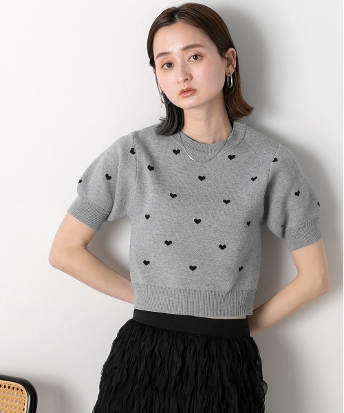 ad thie(アドティエ)の「ハート総柄 パフスリーブニット(ニット/セーター・レディース・アイボリー/杢グレー/ブラック・FREE)」の22枚目の写真