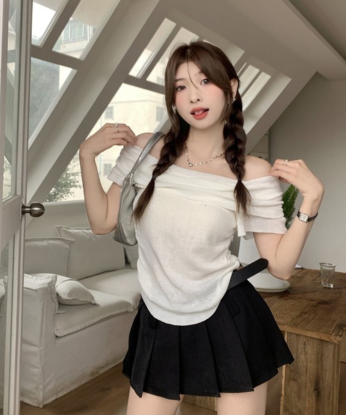 shopnikoniko(ショップニコニコ)の「サイドギャザー オフショルダー トップス(Tシャツ/カットソー・レディース・ホワイト/ブラック・フリー)」の12枚目の写真