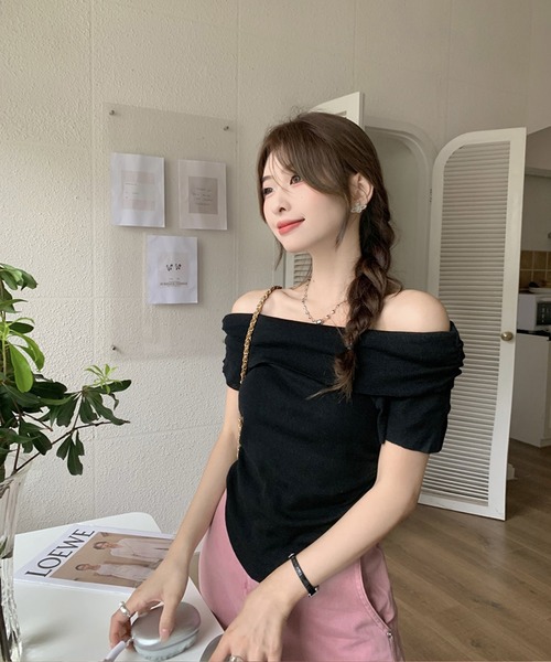 shopnikoniko(ショップニコニコ)の「サイドギャザー オフショルダー トップス(Tシャツ/カットソー・レディース・ホワイト/ブラック・フリー)」の7枚目の写真