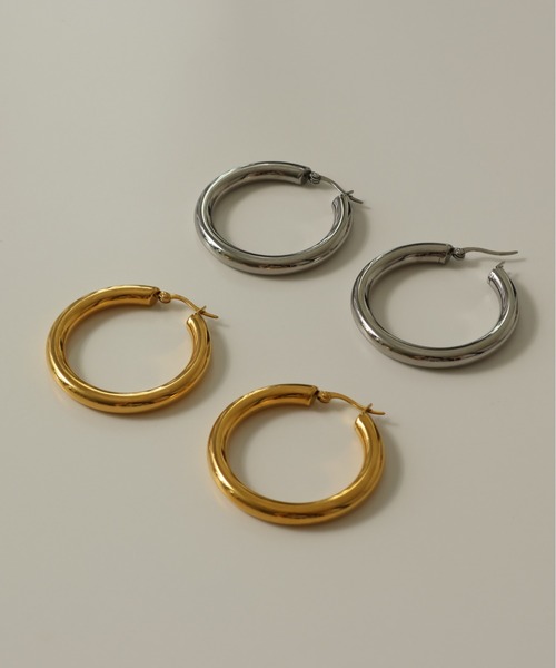 ORLEAN(オルレアン)の「【ORLEAN】メタルフープピアス 40mm(ピアス(両耳用)・レディース・シルバー/ゴールド・フリー)」の3枚目の写真