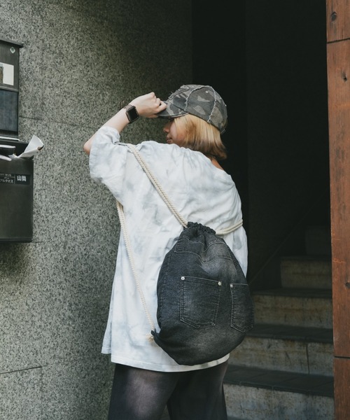 DEVICE（デバイス）の「DEVICE ウォッシュ デニム リュック ナップサック ボディバッグ（バックパック/リュック・レディース・ブラック/ブラック系その他・FREE）」の3枚目の写真