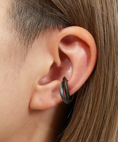 IVXLCDM(アイヴィーエックスエルシーディエム)の「IVXLCDM アイブイエックスエルシーディーエム / TRIANGLE TWIST EAR CUFF/ シルバー925トライアングルツイストイヤーカフ / IVX-A550-BK(イヤーカフ・メンズ・ブラック・FREE)」の8枚目の写真