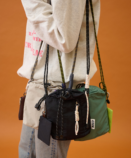 CONTROL FREAK / CTFK(コントロールフリーク)の「CONTROL FREAK ナイロンハンディショルダー 234-120807(ショルダーバッグ・レディース・ブラック/ライトグレー/グリーン・FREE)」の2枚目の写真