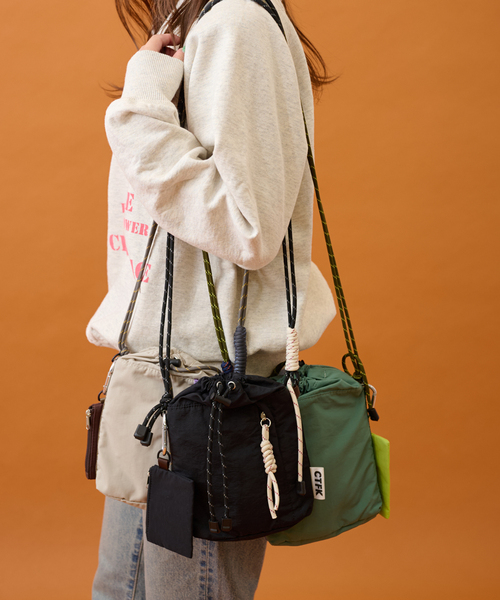CONTROL FREAK / CTFK(コントロールフリーク)の「CONTROL FREAK ナイロンハンディショルダー 234-120807(ショルダーバッグ・レディース・ブラック/ライトグレー/グリーン・FREE)」の4枚目の写真