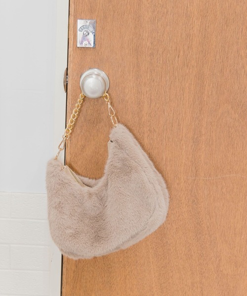 Andemiu（アンデミュウ）の「ムーンチェーンショルダー147541（ショルダーバッグ・レディース・ベージュ/ブラック/ホワイト系その他/グレー系その他/ベージュ系その他・FREE）」の4枚目の写真