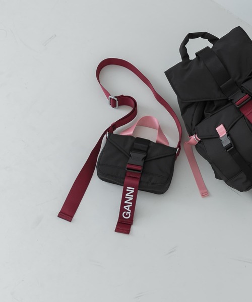 GANNI（ガニー）の「『別注』GANNI×URBAN RESEARCH　TechMiniSatchel（ショルダーバッグ・レディース・ブラック系その他・-）」の3枚目の写真