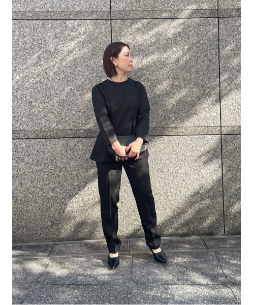 UR'S(ユアーズ)の「パフスリーブペプラムクルーネックブラウス(シャツ/ブラウス・レディース・グレイッシュベージュ/ダークネイビー/ブラック・M/L/S)」の8枚目の写真