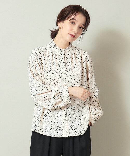 ITS'DEMO（イッツデモ）の「◆【通勤／肌触りさらり／羽織にも／手洗い可】スタンドフリル前開きブラウス（シャツ/ブラウス・レディース・ブラック/ブラック系/アイボリー系/グレー・00）」の4枚目の写真