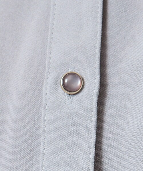 ITS'DEMO（イッツデモ）の「◆【通勤／肌触りさらり／羽織にも／手洗い可】スタンドフリル前開きブラウス（シャツ/ブラウス・レディース・ブラック/ブラック系/アイボリー系/グレー・00）」の21枚目の写真