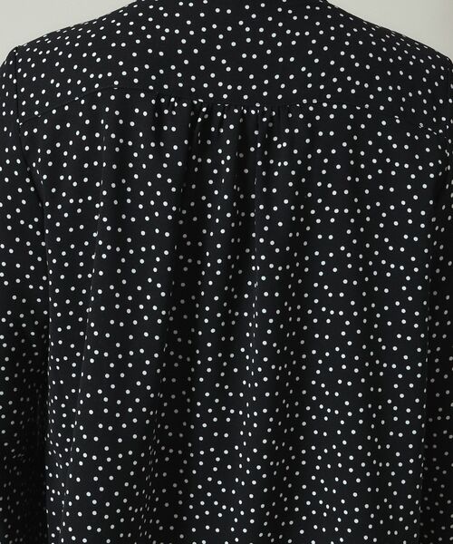 ITS'DEMO（イッツデモ）の「◆【通勤／肌触りさらり／羽織にも／手洗い可】スタンドフリル前開きブラウス（シャツ/ブラウス・レディース・ブラック/ブラック系/アイボリー系/グレー・00）」の5枚目の写真