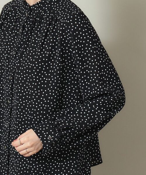 ITS'DEMO（イッツデモ）の「◆【通勤／肌触りさらり／羽織にも／手洗い可】スタンドフリル前開きブラウス（シャツ/ブラウス・レディース・ブラック/ブラック系/アイボリー系/グレー・00）」の6枚目の写真