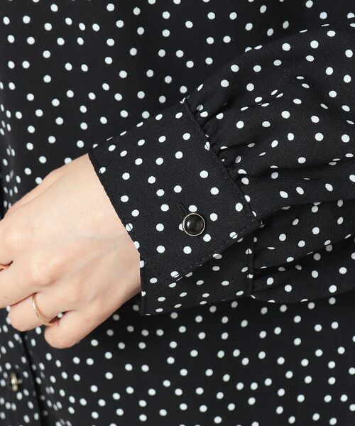 ITS'DEMO（イッツデモ）の「◆【通勤／肌触りさらり／羽織にも／手洗い可】スタンドフリル前開きブラウス（シャツ/ブラウス・レディース・ブラック/ブラック系/アイボリー系/グレー・00）」の7枚目の写真