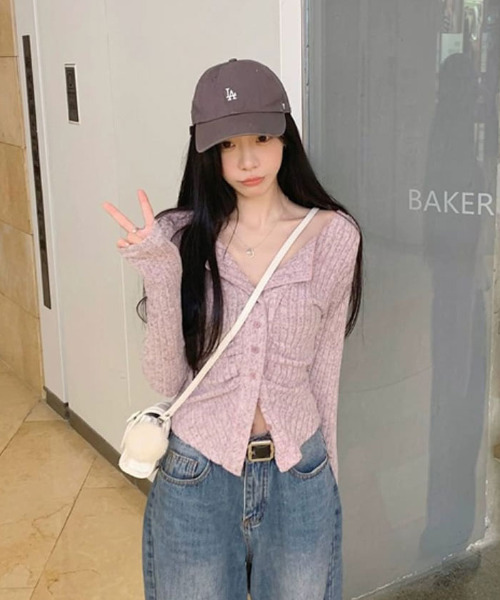 VIVID LADY（ビビッドレディー）の「リブカーディガン シャーリングデザイン リブトップス リブニット（カーディガン/ボレロ・レディース・ピンク/グレー/ライトベージュ・FREE）」の3枚目の写真