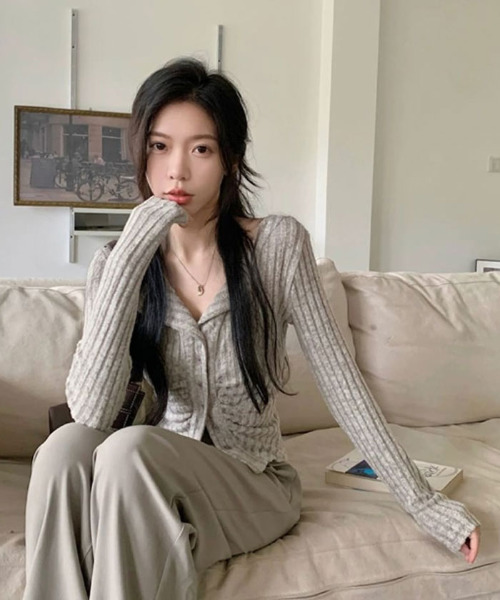 VIVID LADY（ビビッドレディー）の「リブカーディガン シャーリングデザイン リブトップス リブニット（カーディガン/ボレロ・レディース・ピンク/グレー/ライトベージュ・FREE）」の2枚目の写真