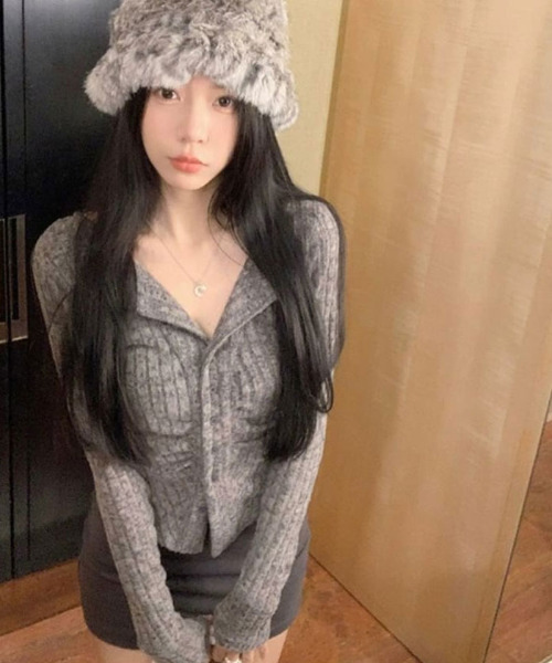 VIVID LADY（ビビッドレディー）の「リブカーディガン シャーリングデザイン リブトップス リブニット（カーディガン/ボレロ・レディース・ピンク/グレー/ライトベージュ・FREE）」の7枚目の写真