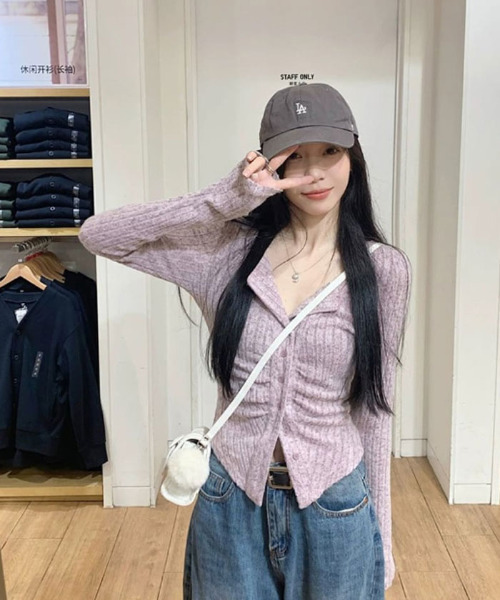 VIVID LADY（ビビッドレディー）の「リブカーディガン シャーリングデザイン リブトップス リブニット（カーディガン/ボレロ・レディース・ピンク/グレー/ライトベージュ・FREE）」の20枚目の写真