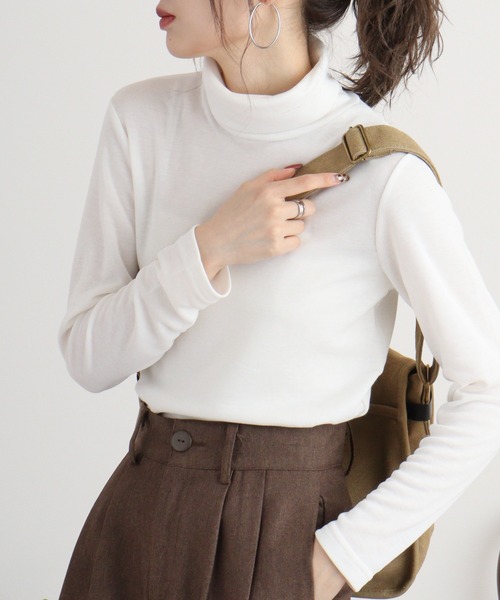 FUNALIVE(ファンアライブ)の「ひまわりオイル加工タートルネック長袖(Tシャツ/カットソー・レディース・イエロー/ピンク/オフホワイト/チャコールグレー/ブルー/ブラック/テラコッタ/ブラウン/パープル・M/L/LL)」の2枚目の写真