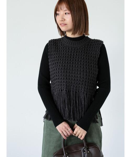 Lugnoncure（ルノンキュール）の「フリンジニットベスト（ニット/セーター・レディース・モカ/チャコールグレー/オフホワイト・F）」の2枚目の写真