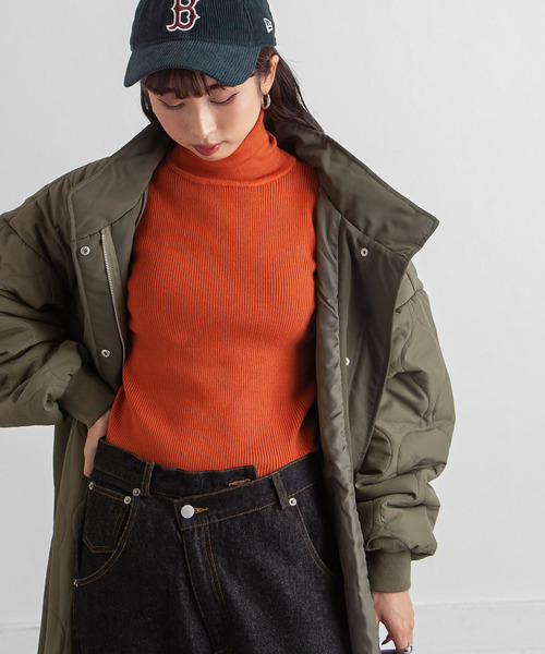 Chillfar(チルファー)の「カラフルハイネックニット(ニット/セーター・レディース・チャコール/オレンジ/イエロー/ネイビー/レッド/ピンク/グリーン/ブルー/ブラック/アイボリー・FREE)」の10枚目の写真