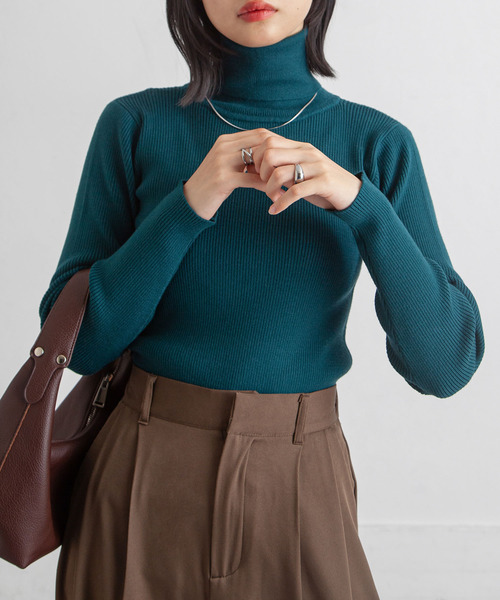 Chillfar(チルファー)の「カラフルハイネックニット(ニット/セーター・レディース・チャコール/オレンジ/イエロー/ネイビー/レッド/ピンク/グリーン/ブルー/ブラック/アイボリー・FREE)」の4枚目の写真