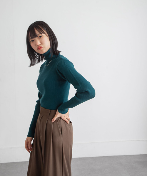 Chillfar(チルファー)の「カラフルハイネックニット(ニット/セーター・レディース・チャコール/オレンジ/イエロー/ネイビー/レッド/ピンク/グリーン/ブルー/ブラック/アイボリー・FREE)」の18枚目の写真