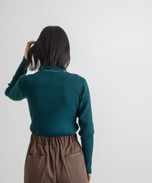 Chillfar(チルファー)の「カラフルハイネックニット(ニット/セーター・レディース・チャコール/オレンジ/イエロー/ネイビー/レッド/ピンク/グリーン/ブルー/ブラック/アイボリー・FREE)」の19枚目の写真