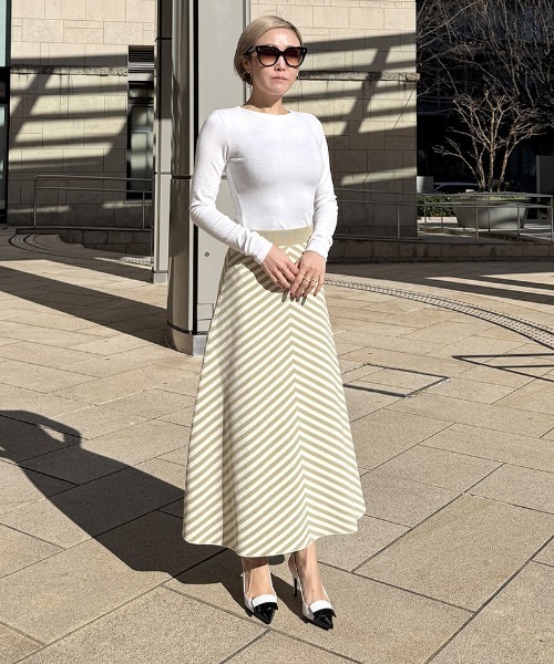 JENNE(ジェンヌ)の「変形ストライプニットスカート(スカート・レディース・ベージュ/ネイビー・SMALL/MEDIUM/LARGE)」の3枚目の写真