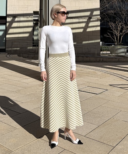 JENNE(ジェンヌ)の「変形ストライプニットスカート(スカート・レディース・ベージュ/ネイビー・SMALL/MEDIUM/LARGE)」の7枚目の写真