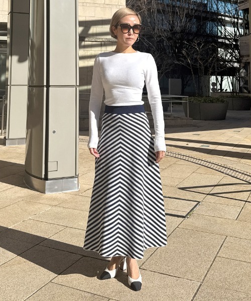JENNE(ジェンヌ)の「変形ストライプニットスカート(スカート・レディース・ベージュ/ネイビー・SMALL/MEDIUM/LARGE)」の14枚目の写真