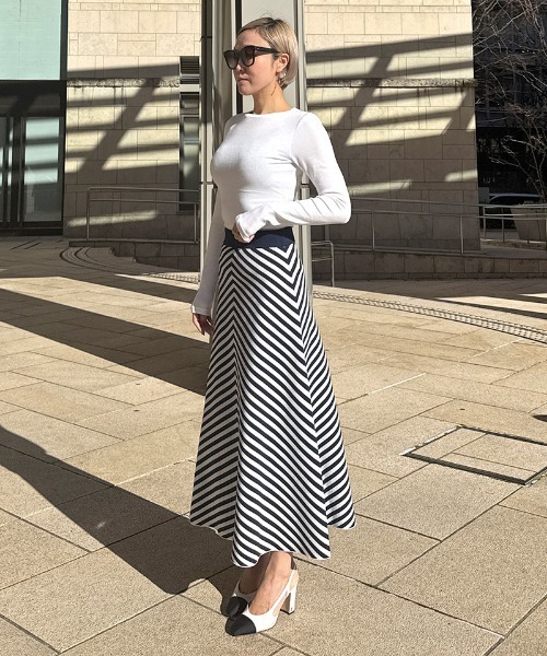 JENNE(ジェンヌ)の「変形ストライプニットスカート(スカート・レディース・ベージュ/ネイビー・SMALL/MEDIUM/LARGE)」の17枚目の写真