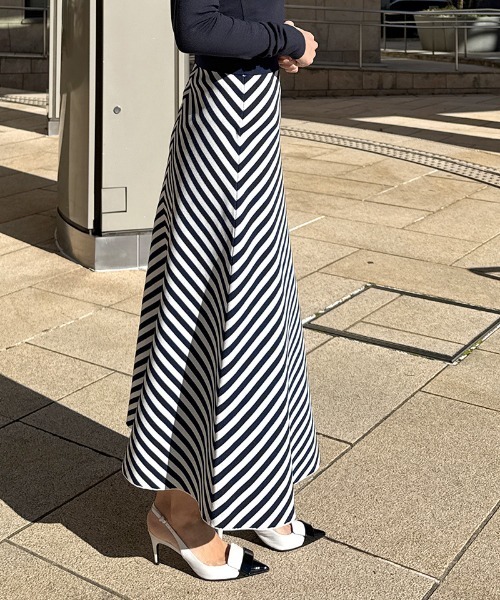 JENNE(ジェンヌ)の「変形ストライプニットスカート(スカート・レディース・ベージュ/ネイビー・SMALL/MEDIUM/LARGE)」の19枚目の写真