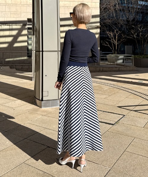 JENNE(ジェンヌ)の「変形ストライプニットスカート(スカート・レディース・ベージュ/ネイビー・SMALL/MEDIUM/LARGE)」の21枚目の写真