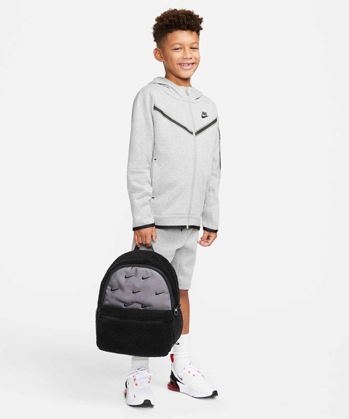 NIKE(ナイキ)の「ナイキ ブラジリア JDI キッズ ミニ バックパック (11L) / Nike Brasilia JDI Kids' Mini Backpack (11L) DQ5340-010 Black(バックパック/リュック・キッズ・ブラック・ONE SIZE)」の2枚目の写真